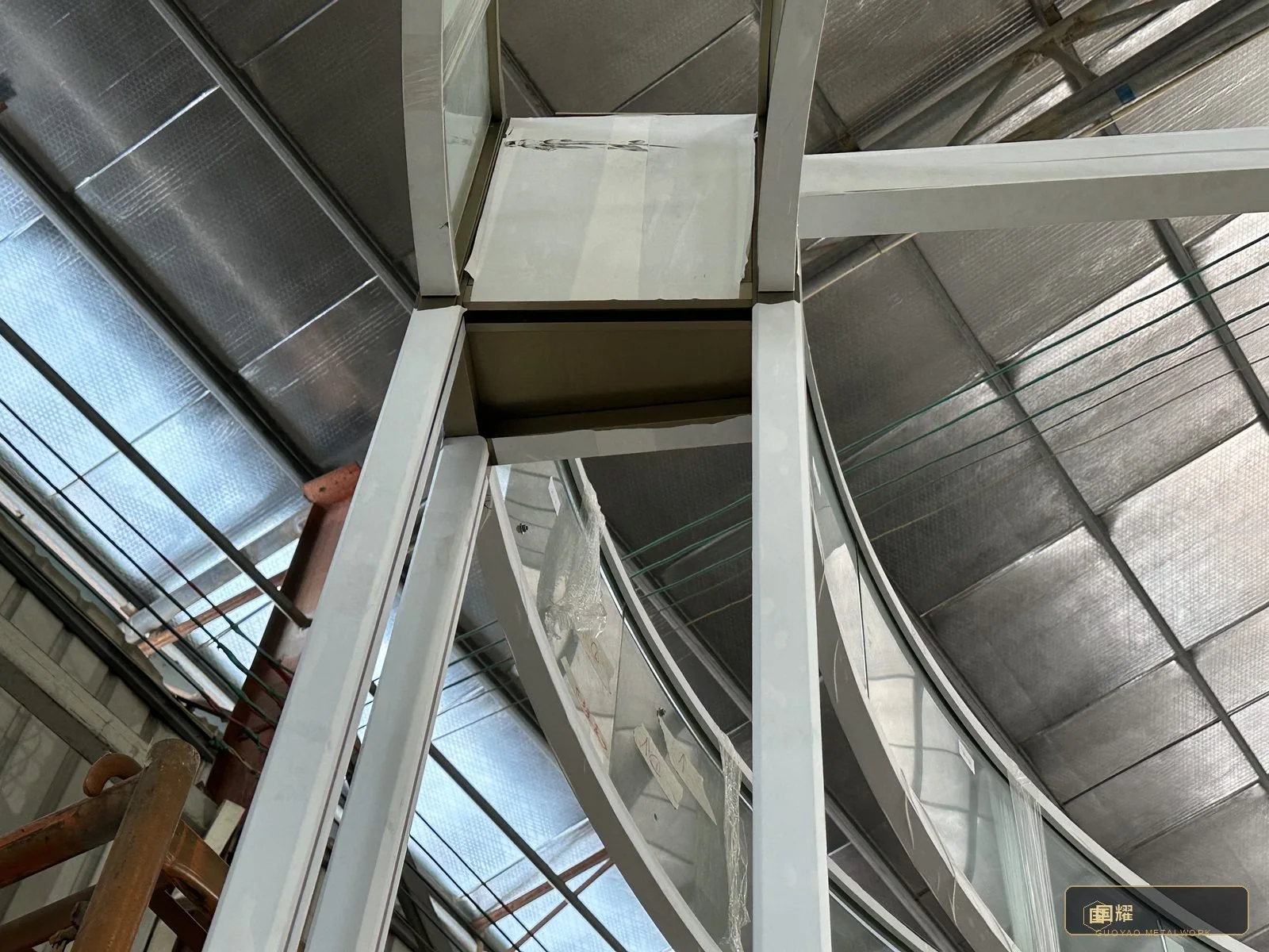 Column head joint against ring beam