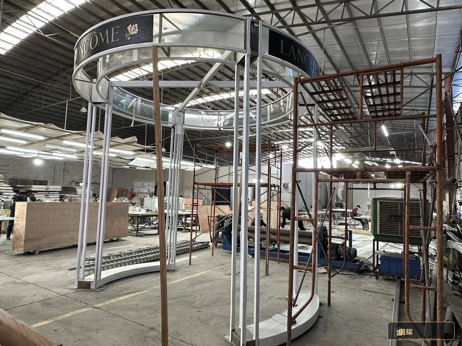 Oval ring beam seated on the column tops
