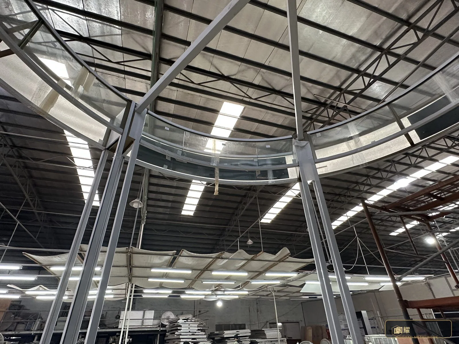 Top ring framework with secondary ribs from below