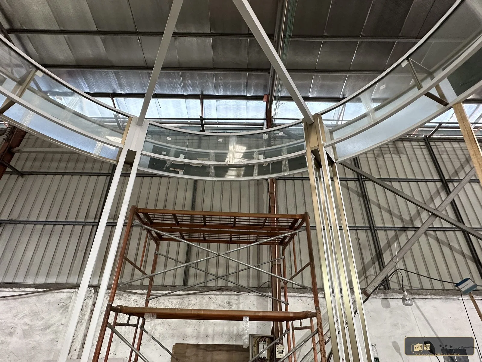 Underside view of the oval ring and column heads