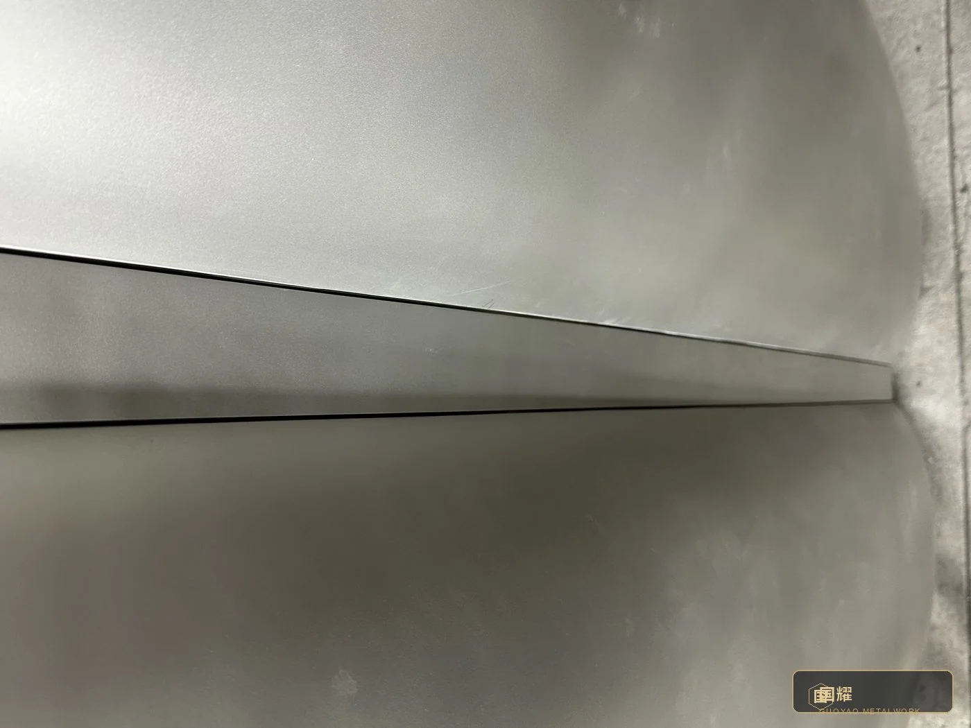 Horizontal seam line close up