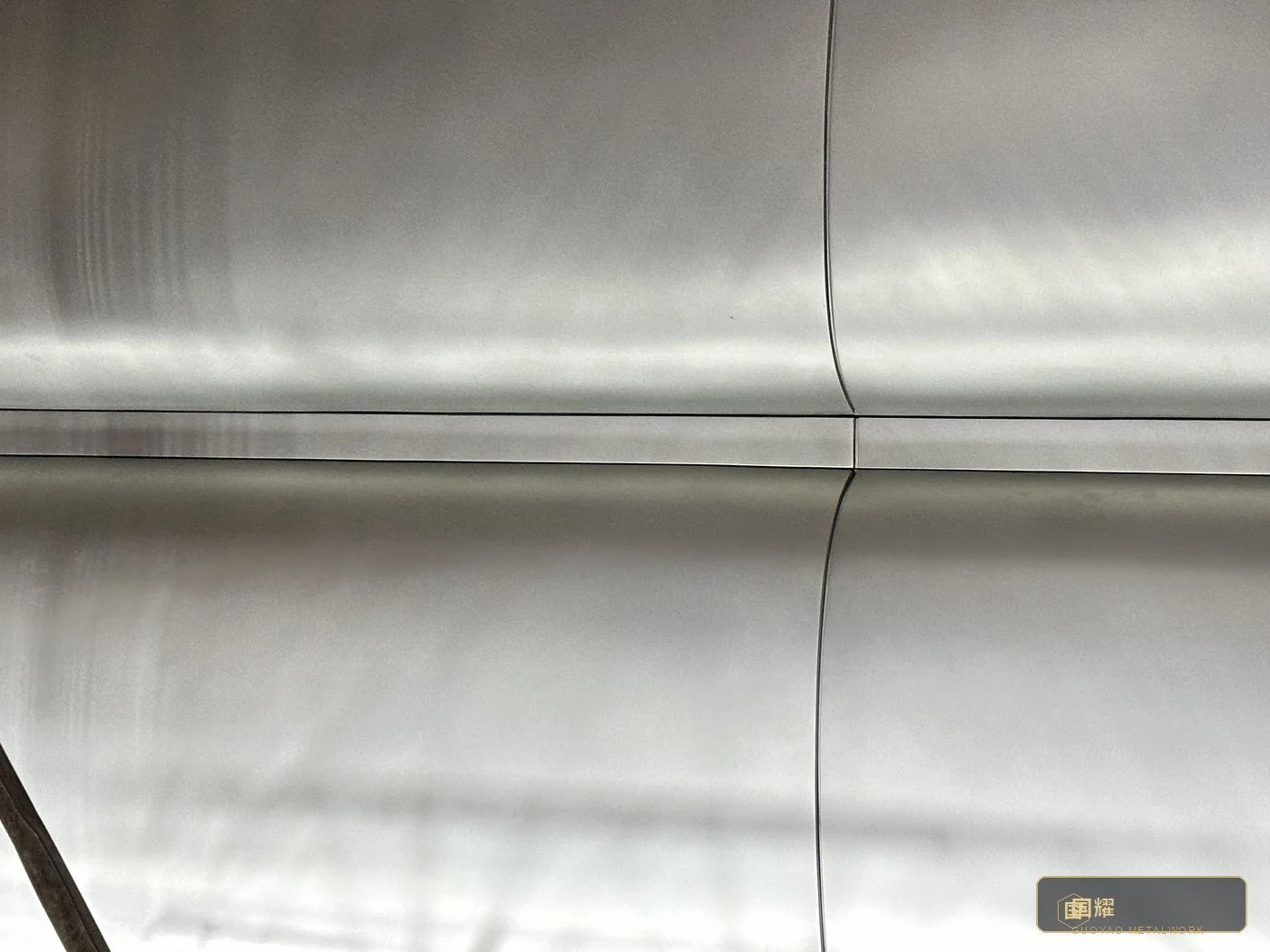 Seam and surface under work lights