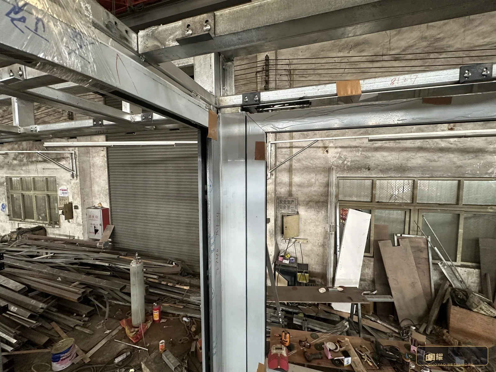 Head connections at the slab in the workshop rig, identical to what the site crew executed — the rehearsal made the site routine.